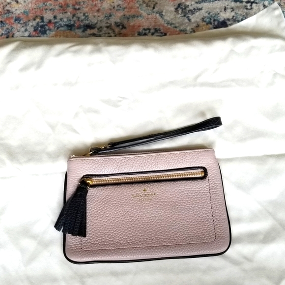 kate spade Handbags - NWOT Kate Spade Taupe and Black Leather Wristlet
